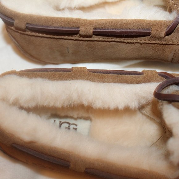 NEW‎ UGG WOMEN'S DAKOTA SUEDE SHEARLING LINED BOW SLIPPERS CHESTNUT - Picture 5 of 8